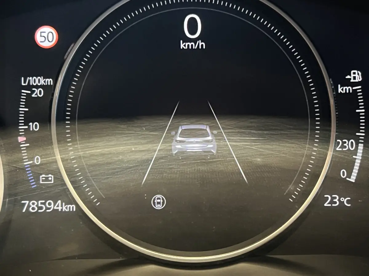 2.0 e-SkyActiv-X M Hybrid 186 | Navigatie/Android/Apple Carplay | LMV 16" | Cruise Control Adaptief | Airco | Dodehoekdetectie | LED Koplampen |