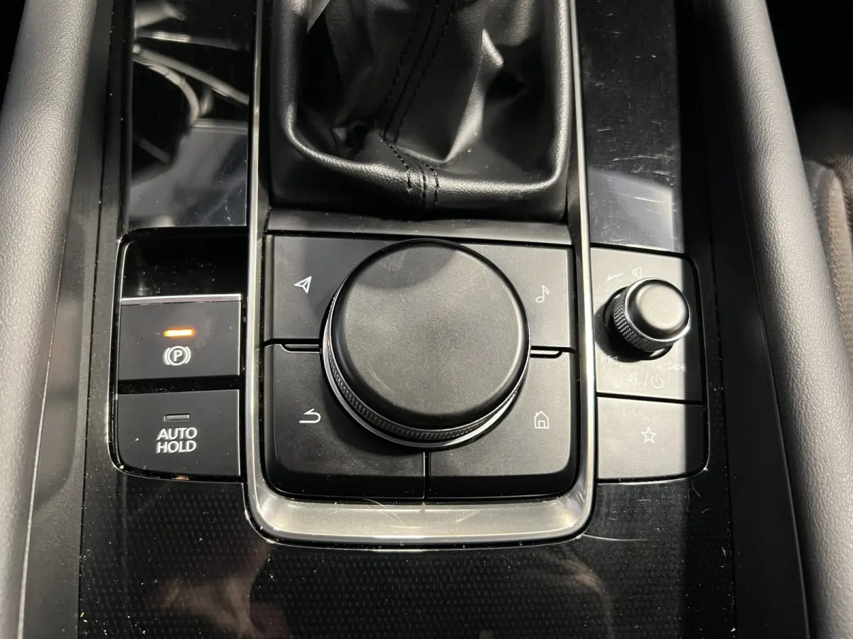 2.0 e-SkyActiv-X M Hybrid 186 | Navigatie/Android/Apple Carplay | LMV 16" | Cruise Control Adaptief | Airco | Dodehoekdetectie | LED Koplampen |