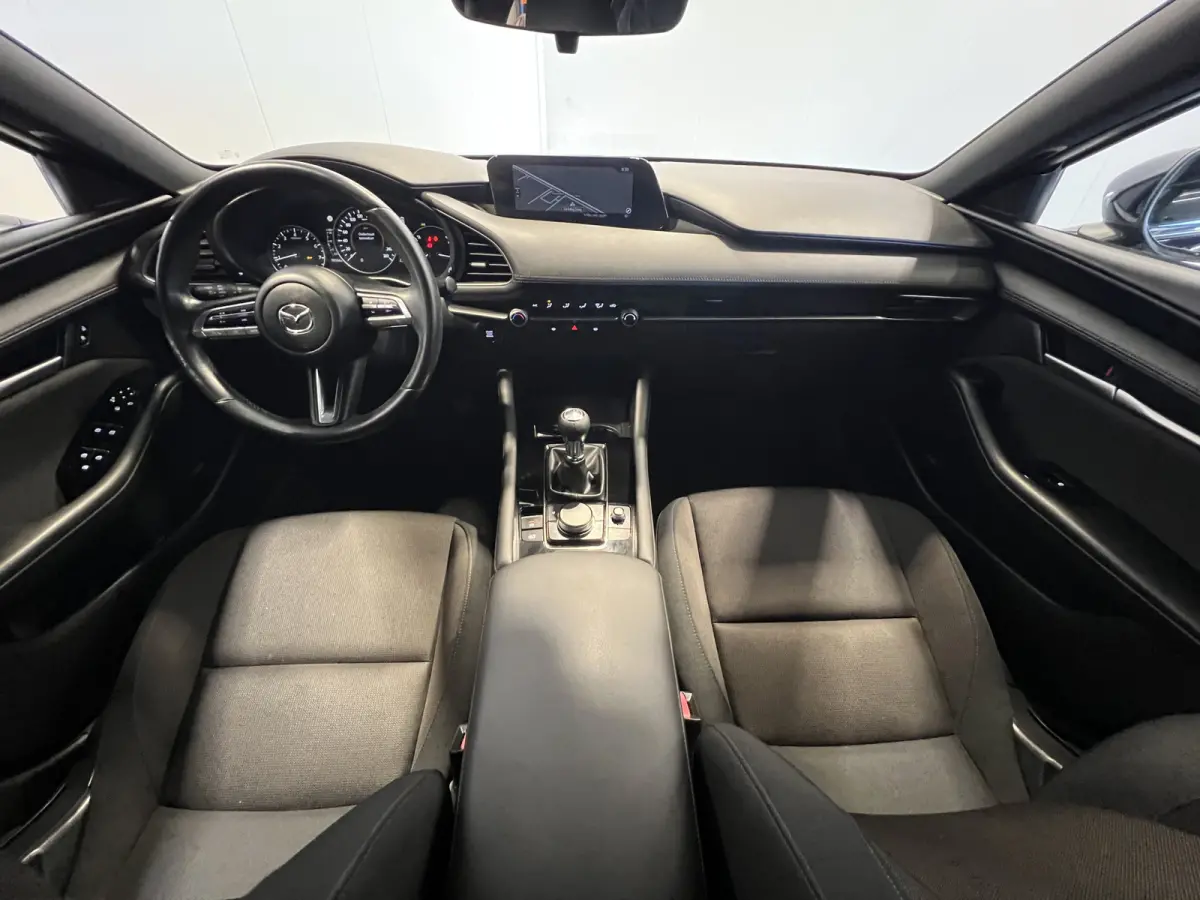 2.0 e-SkyActiv-X M Hybrid 186 | Navigatie/Android/Apple Carplay | LMV 16" | Cruise Control Adaptief | Airco | Dodehoekdetectie | LED Koplampen |