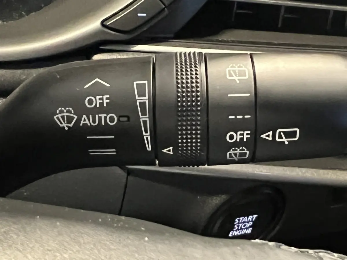 2.0 e-SkyActiv-X M Hybrid 186 | Navigatie/Android/Apple Carplay | LMV 16" | Cruise Control Adaptief | Airco | Dodehoekdetectie | LED Koplampen |