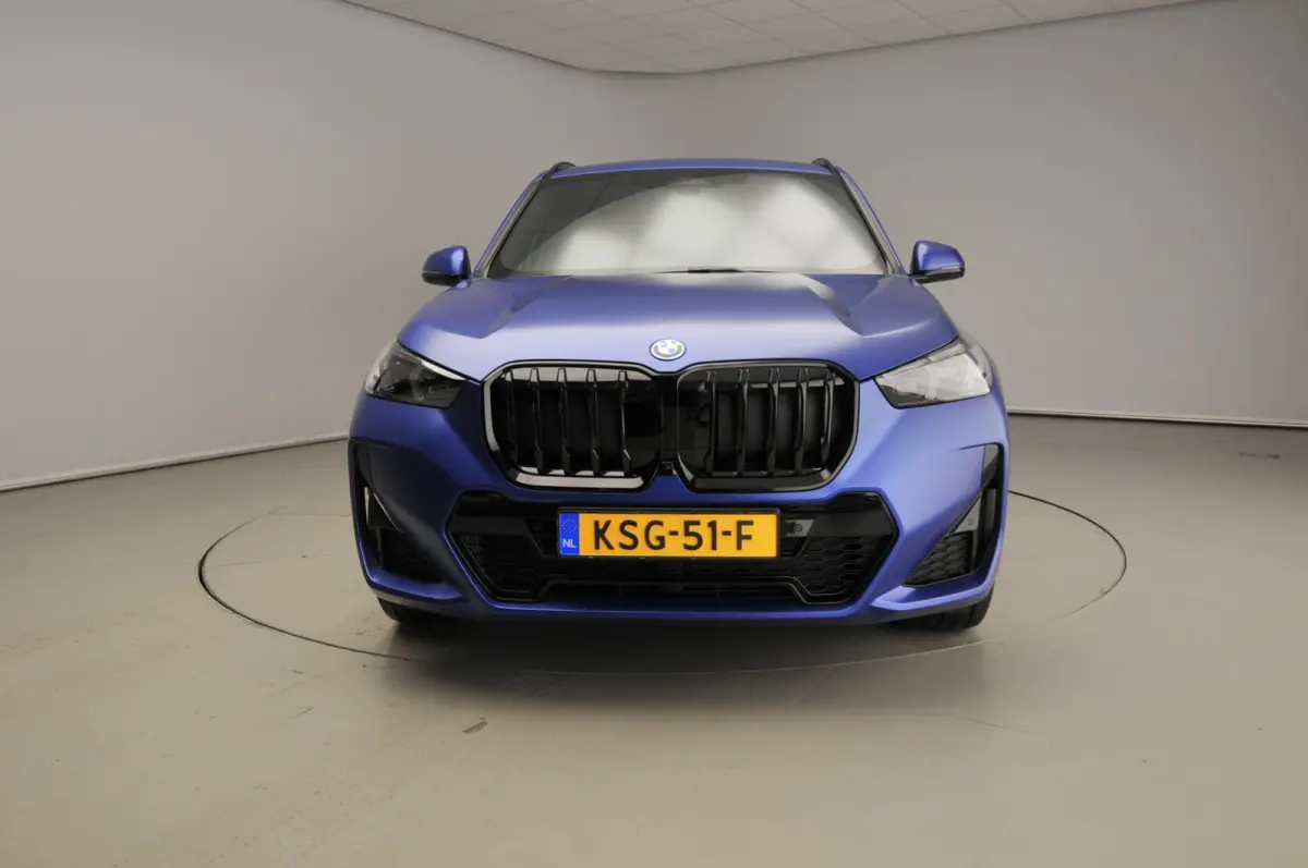 xDrive25e | M-Sportpakket | LED | HUD | Active cruise | Panoramadak | Trekhaak | Keyles go | DAB | Harman-kardon sound | Alu 20 inch