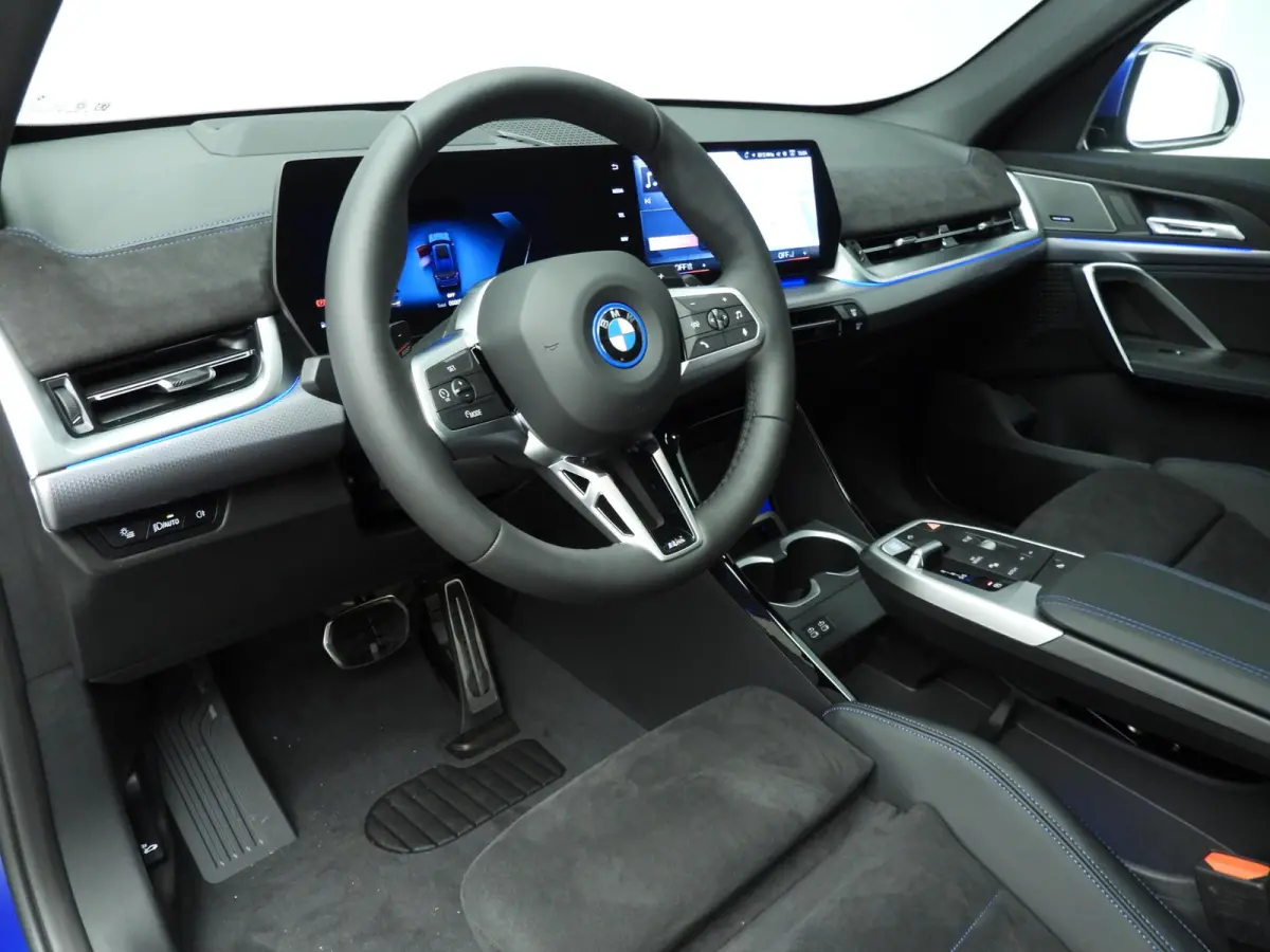 xDrive25e | M-Sportpakket | LED | HUD | Active cruise | Panoramadak | Trekhaak | Keyles go | DAB | Harman-kardon sound | Alu 20 inch