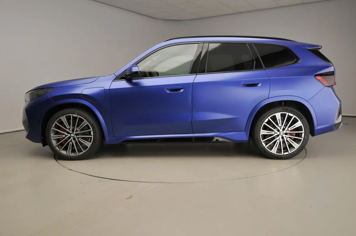 xDrive25e | M-Sportpakket | LED | HUD | Active cruise | Panoramadak | Trekhaak | Keyles go | DAB | Harman-kardon sound | Alu 20 inch