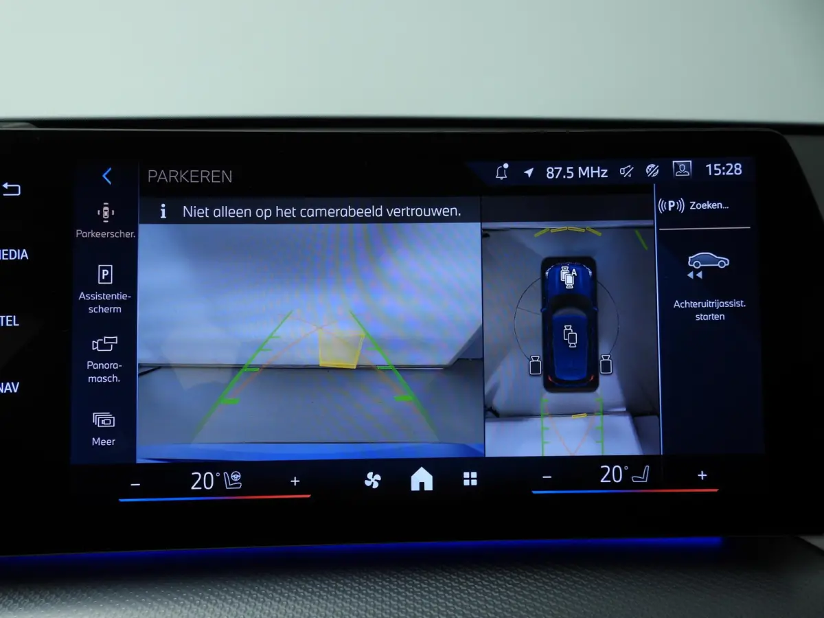 xDrive25e | M-Sportpakket | LED | HUD | Active cruise | Panoramadak | Trekhaak | Keyles go | DAB | Harman-kardon sound | Alu 20 inch