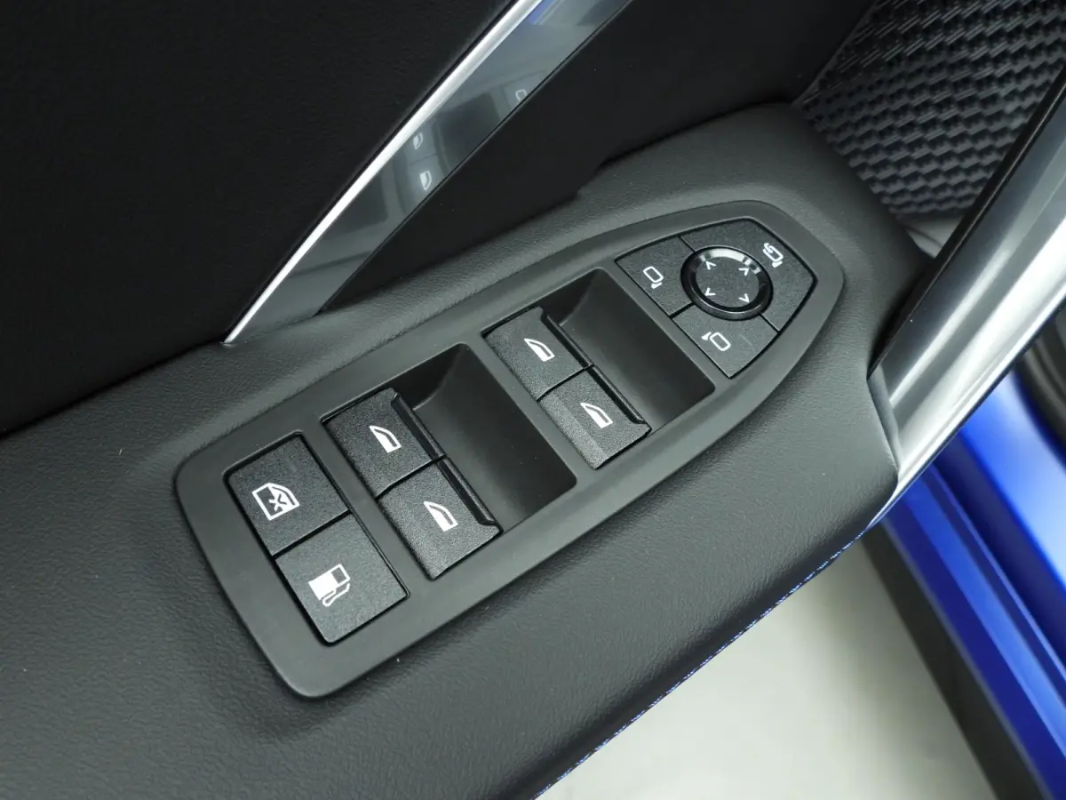 xDrive25e | M-Sportpakket | LED | HUD | Active cruise | Panoramadak | Trekhaak | Keyles go | DAB | Harman-kardon sound | Alu 20 inch