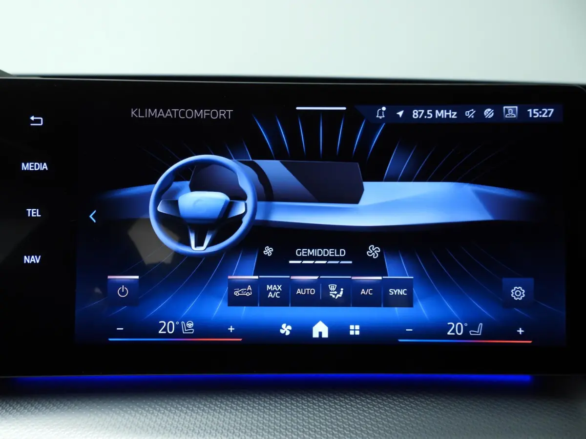 xDrive25e | M-Sportpakket | LED | HUD | Active cruise | Panoramadak | Trekhaak | Keyles go | DAB | Harman-kardon sound | Alu 20 inch