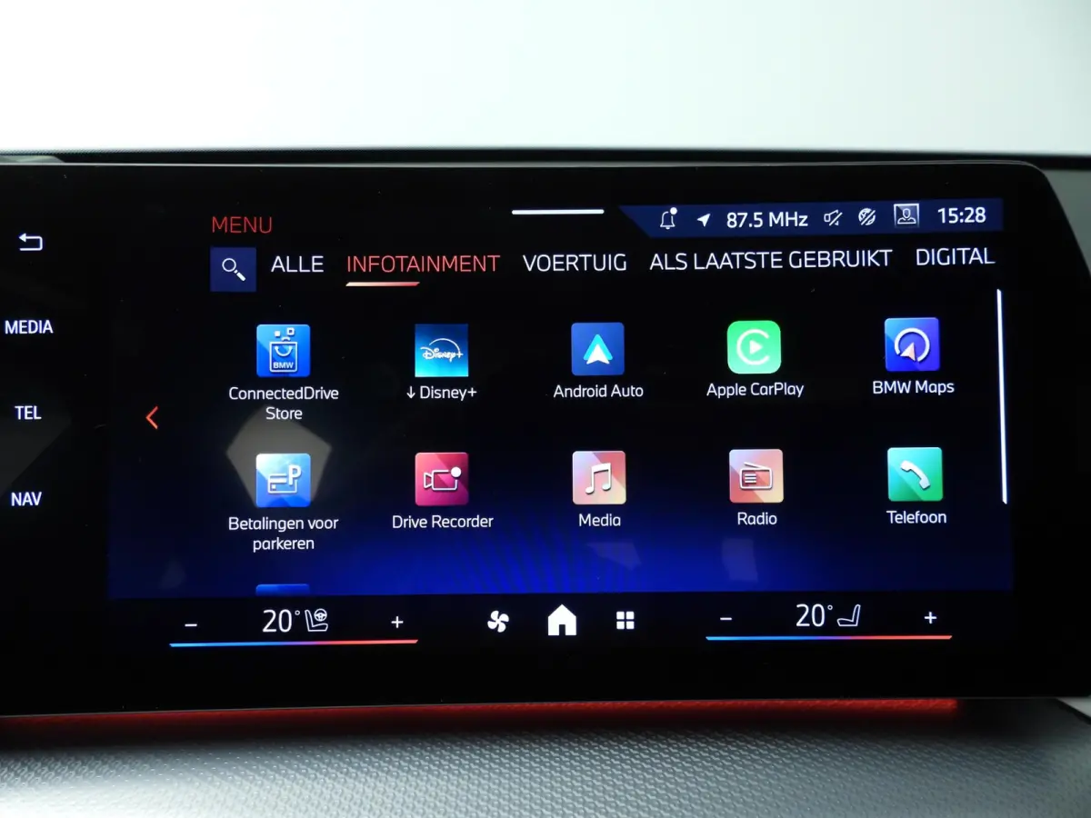 xDrive25e | M-Sportpakket | LED | HUD | Active cruise | Panoramadak | Trekhaak | Keyles go | DAB | Harman-kardon sound | Alu 20 inch