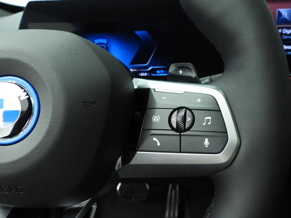 xDrive25e | M-Sportpakket | LED | HUD | Active cruise | Panoramadak | Trekhaak | Keyles go | DAB | Harman-kardon sound | Alu 20 inch