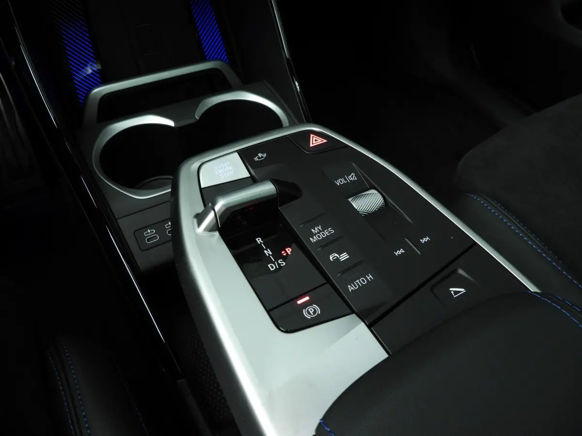 xDrive25e | M-Sportpakket | LED | HUD | Active cruise | Panoramadak | Trekhaak | Keyles go | DAB | Harman-kardon sound | Alu 20 inch