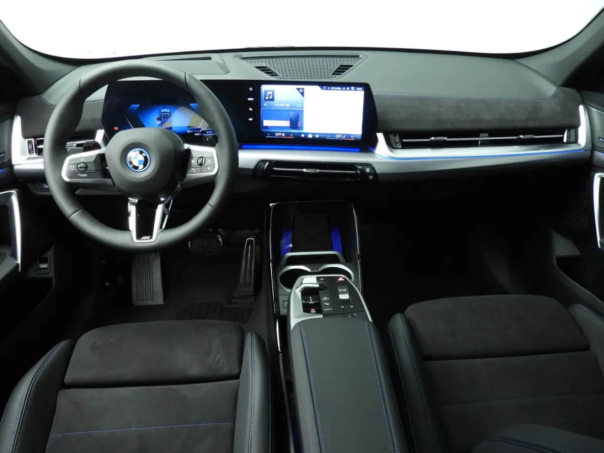 xDrive25e | M-Sportpakket | LED | HUD | Active cruise | Panoramadak | Trekhaak | Keyles go | DAB | Harman-kardon sound | Alu 20 inch