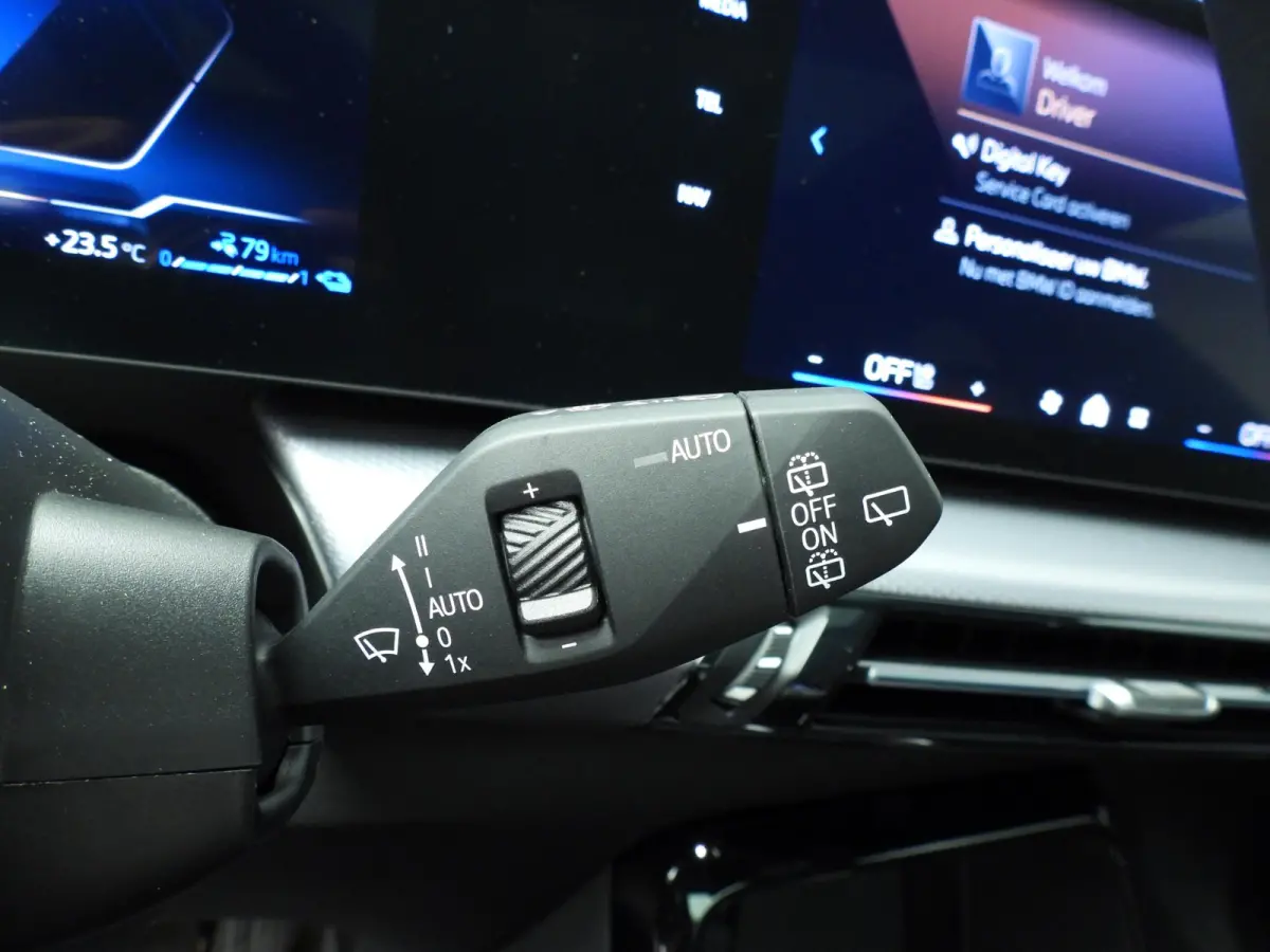xDrive25e | M-Sportpakket | LED | HUD | Active cruise | Panoramadak | Trekhaak | Keyles go | DAB | Harman-kardon sound | Alu 20 inch