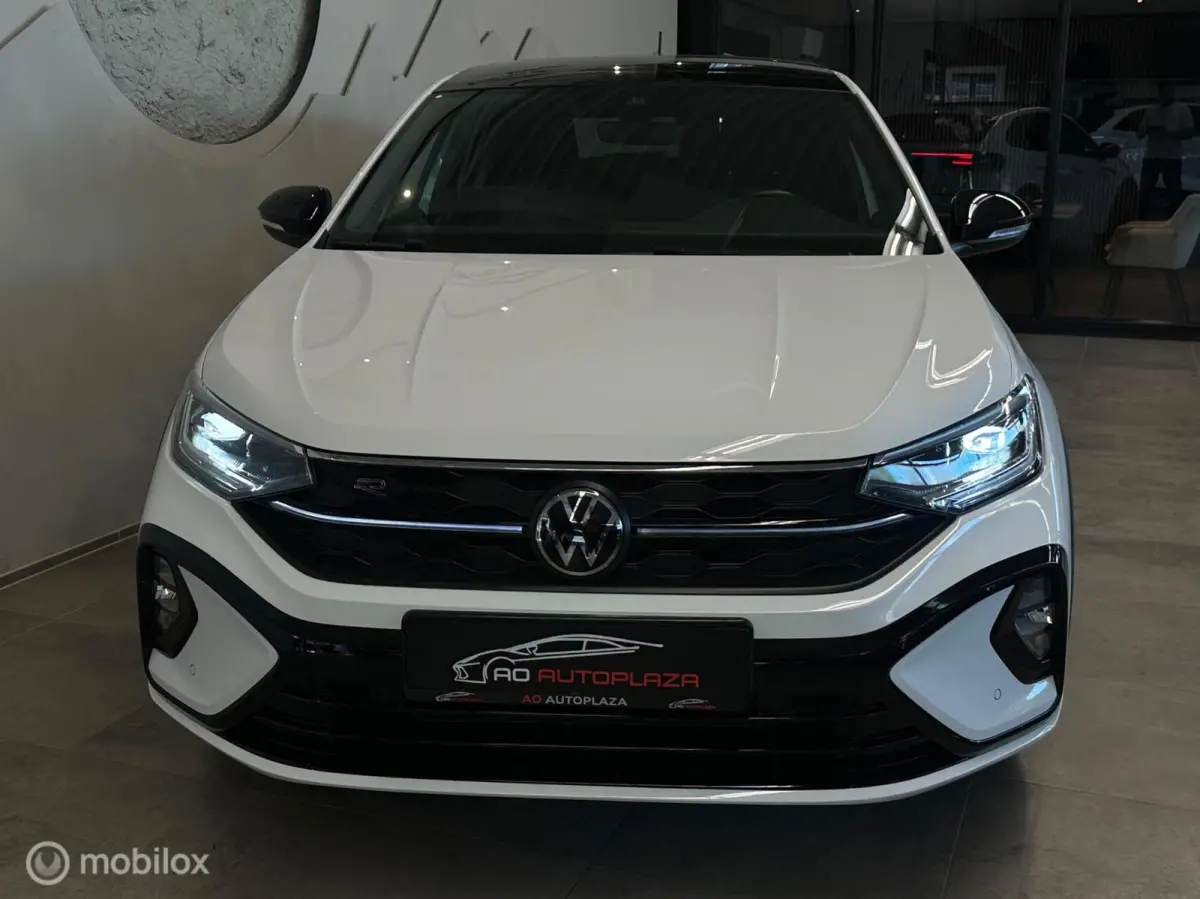 1.0 TSI R-Line Panorama/IQ Light/Keyless/Black Style