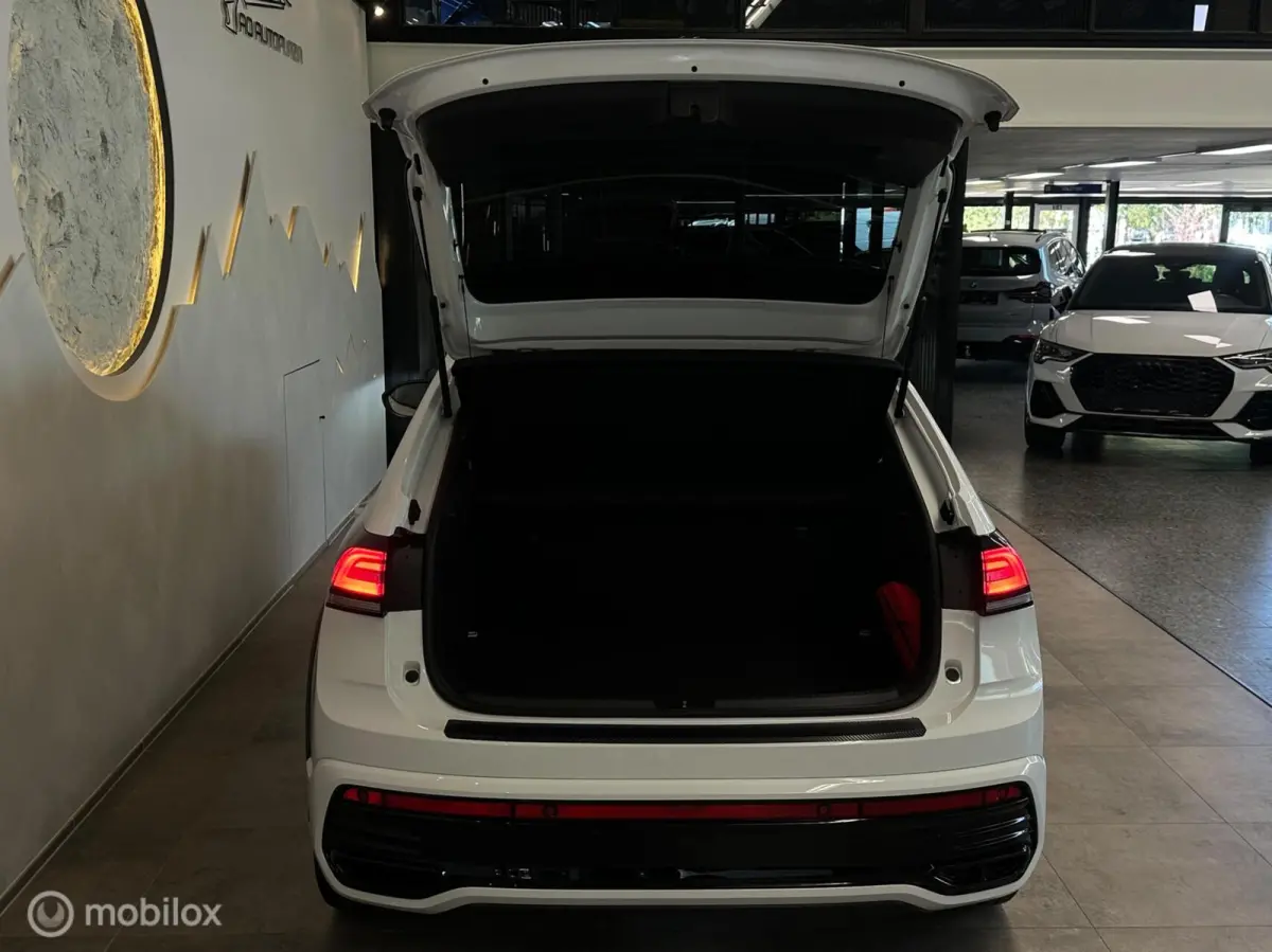 1.0 TSI R-Line Panorama/IQ Light/Keyless/Black Style