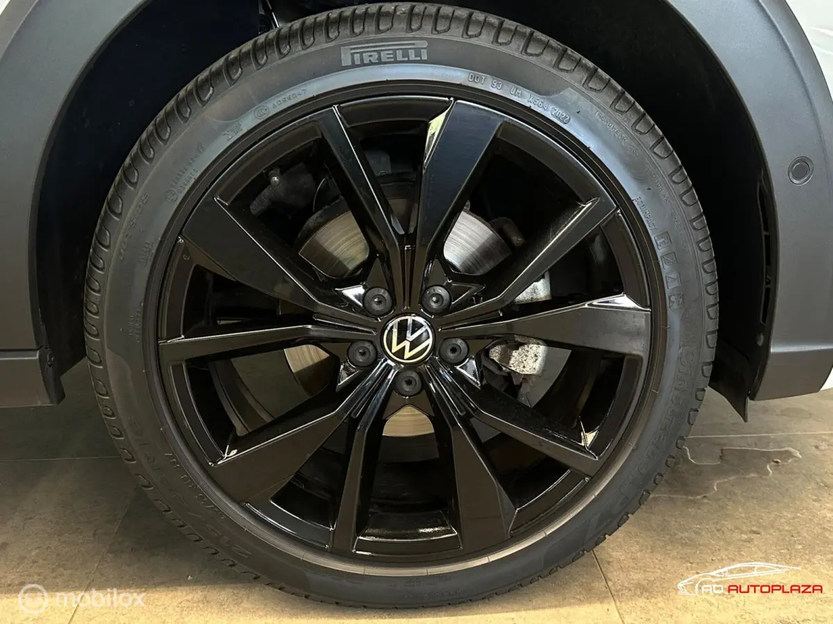 1.0 TSI R-Line Panorama/IQ Light/Keyless/Black Style