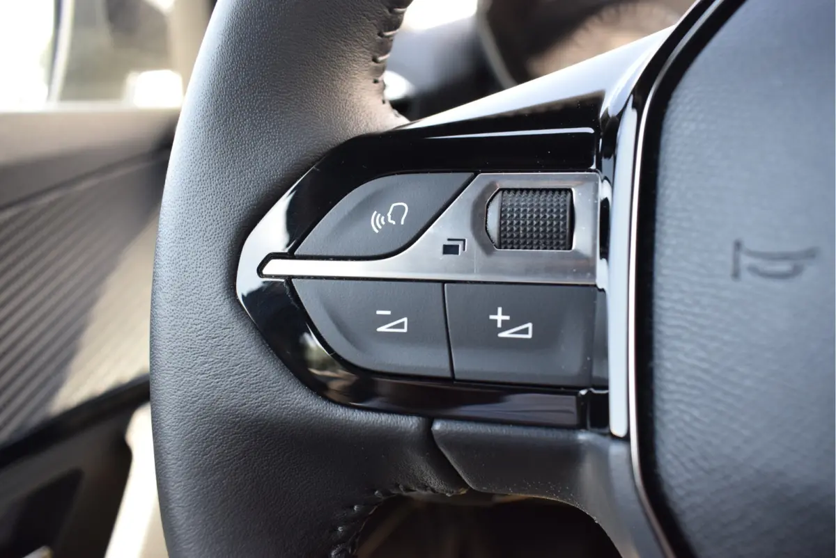 1.2 Active 100PK | NL-Auto | Camera | Apple Carplay/Android Auto
