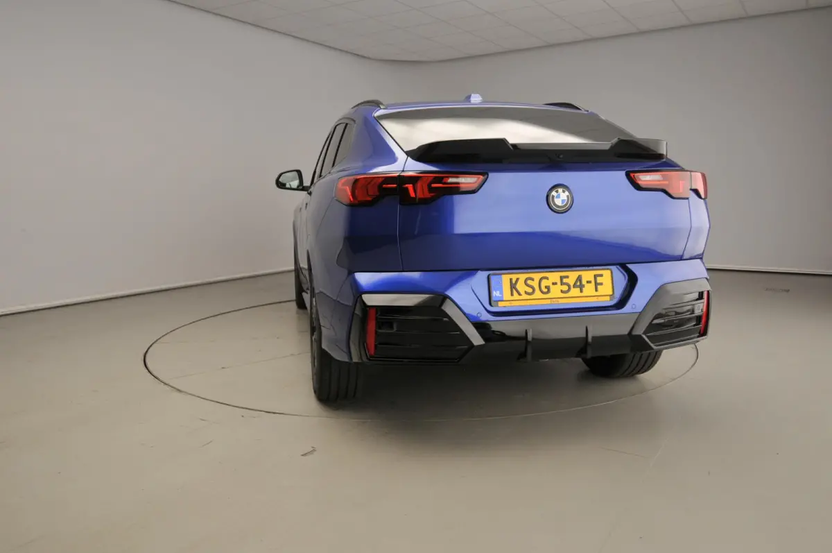 sDrive20i | M-Sportpakket | LED | HUD | Active cruise | Panoramadak | Trekhaak | DAB | Harman-kardon sound | Alu 20 inch