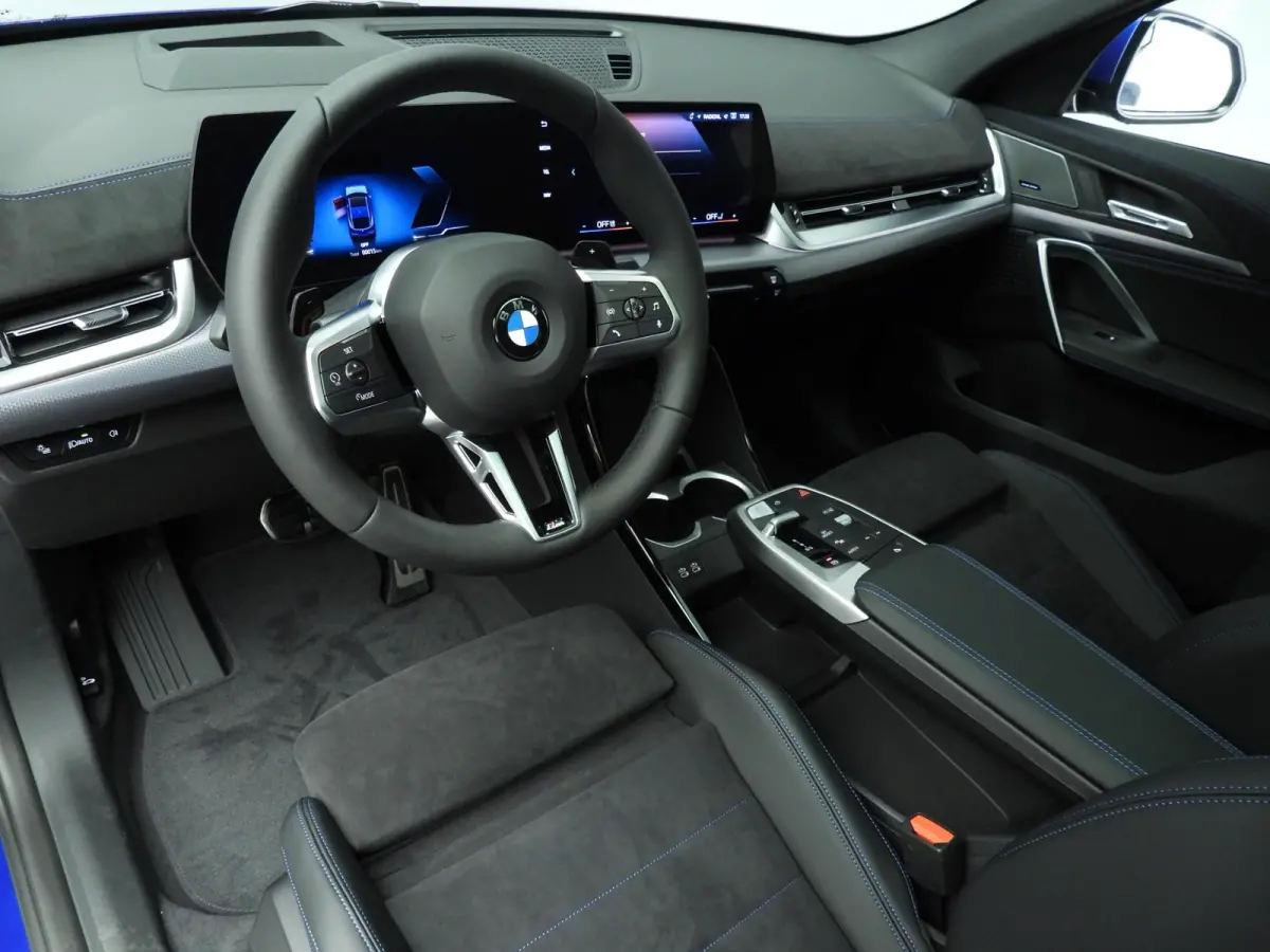 sDrive20i | M-Sportpakket | LED | HUD | Active cruise | Panoramadak | Trekhaak | DAB | Harman-kardon sound | Alu 20 inch