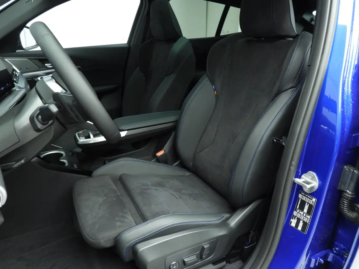 sDrive20i | M-Sportpakket | LED | HUD | Active cruise | Panoramadak | Trekhaak | DAB | Harman-kardon sound | Alu 20 inch