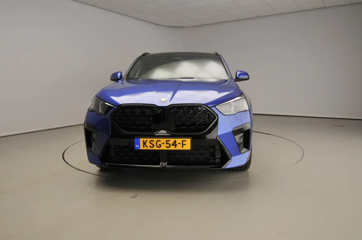 sDrive20i | M-Sportpakket | LED | HUD | Active cruise | Panoramadak | Trekhaak | DAB | Harman-kardon sound | Alu 20 inch