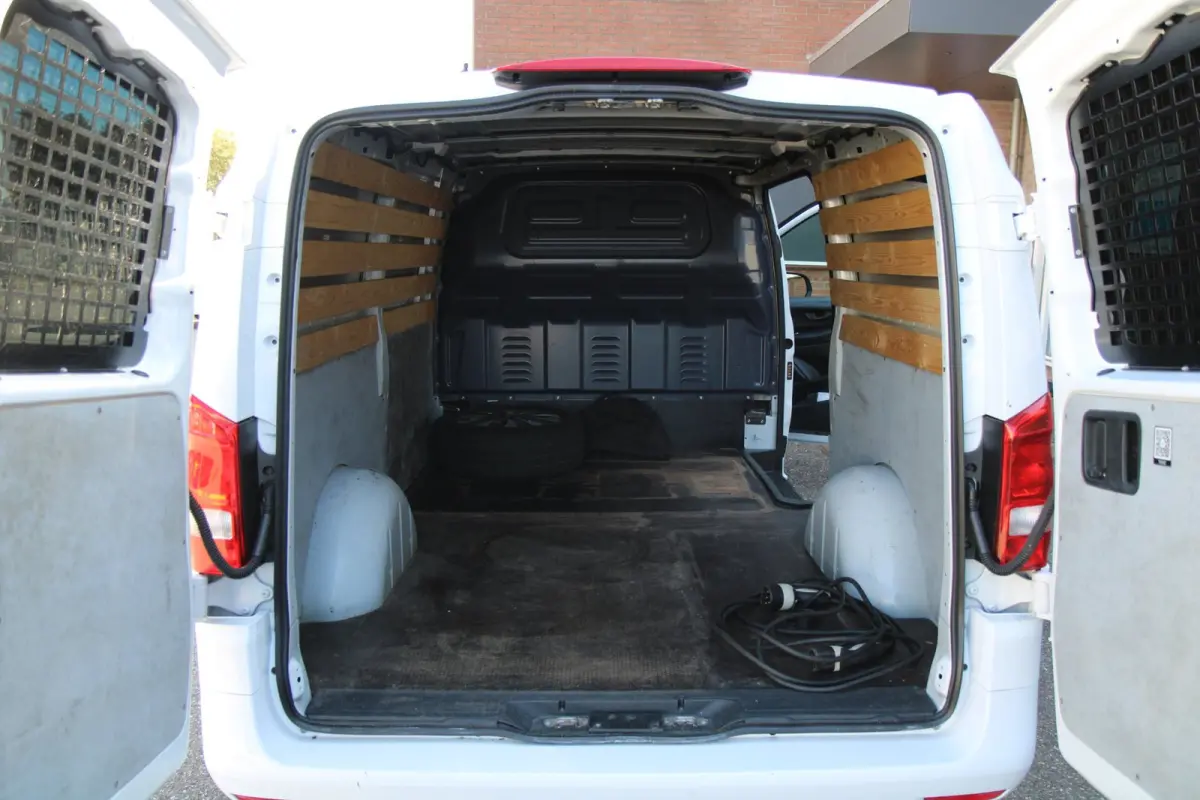 E-Vito Extra Lang 90 kWh / 92% SOH / WLTP 365KM / Carplay / Navi / Camera