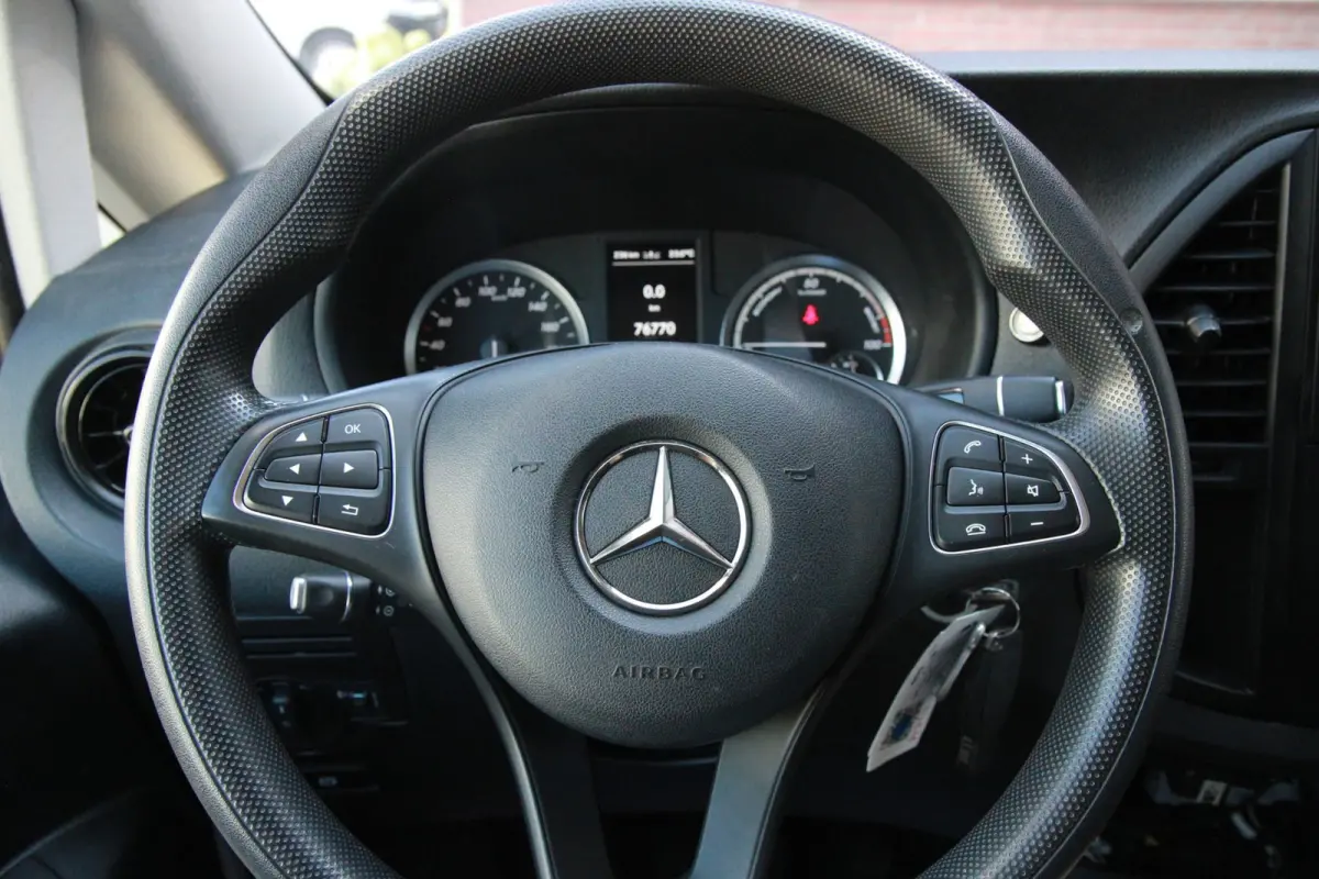 E-Vito Extra Lang 90 kWh / 92% SOH / WLTP 365KM / Carplay / Navi / Camera