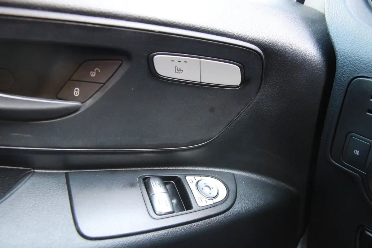 E-Vito Extra Lang 90 kWh / 92% SOH / WLTP 365KM / Carplay / Navi / Camera