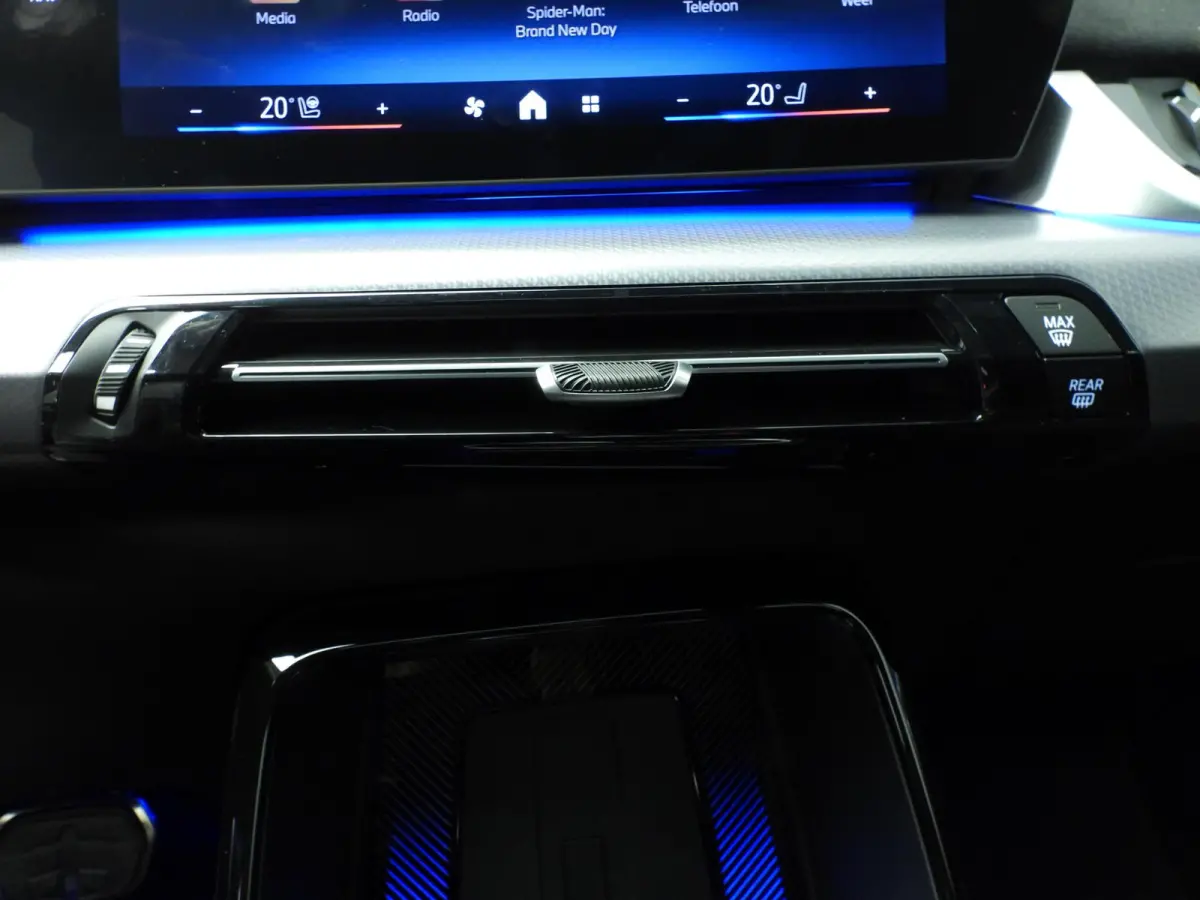 xDrive25e | M-Sportpakket | LED | HUD | Active cruise | Panoramadak | Trekhaak | Stoelverwarming | DAB | Harman-kardon sound | Alu 20 inch
