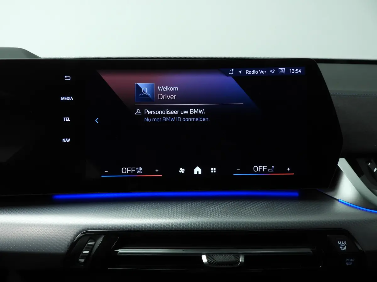 xDrive25e | M-Sportpakket | LED | HUD | Active cruise | Panoramadak | Trekhaak | Stoelverwarming | DAB | Harman-kardon sound | Alu 20 inch