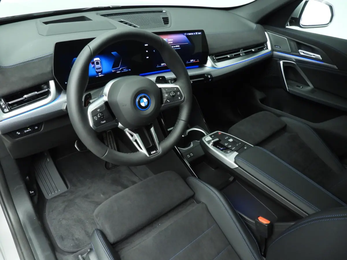 xDrive25e | M-Sportpakket | LED | HUD | Active cruise | Panoramadak | Trekhaak | Stoelverwarming | DAB | Harman-kardon sound | Alu 20 inch
