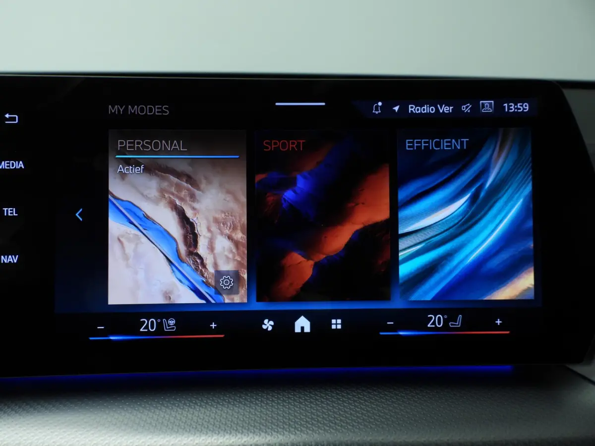 xDrive25e | M-Sportpakket | LED | HUD | Active cruise | Panoramadak | Trekhaak | Stoelverwarming | DAB | Harman-kardon sound | Alu 20 inch