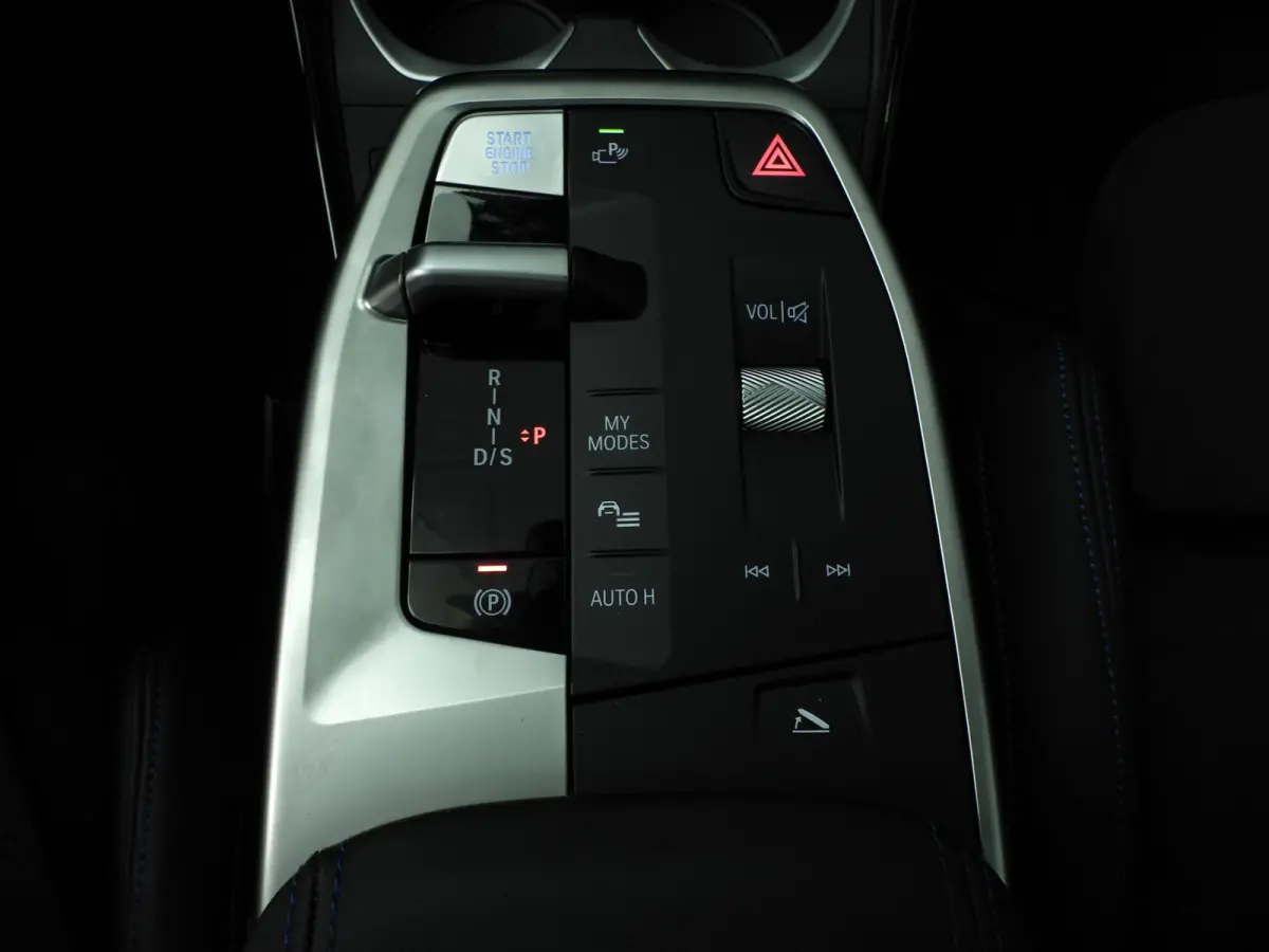 xDrive25e | M-Sportpakket | LED | HUD | Active cruise | Panoramadak | Trekhaak | Stoelverwarming | DAB | Harman-kardon sound | Alu 20 inch