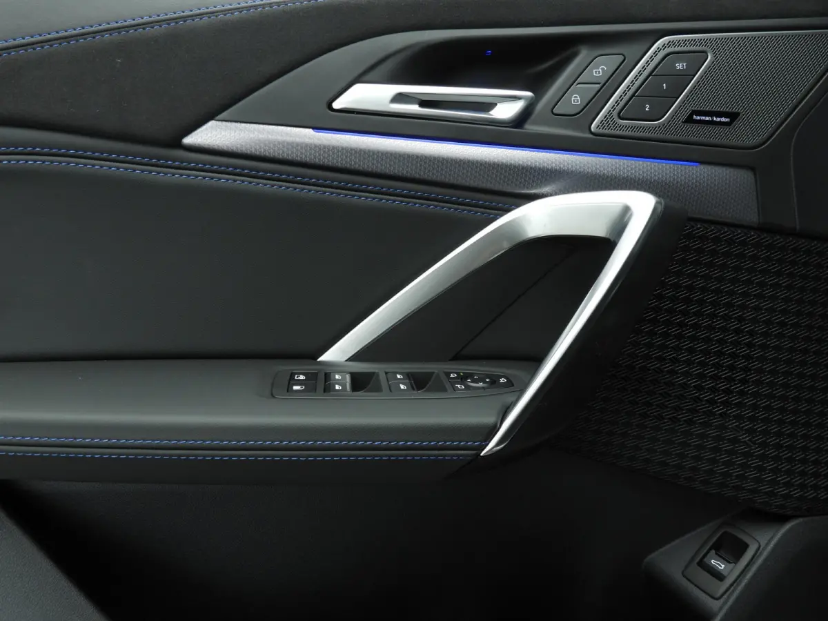 xDrive25e | M-Sportpakket | LED | HUD | Active cruise | Panoramadak | Trekhaak | Stoelverwarming | DAB | Harman-kardon sound | Alu 20 inch