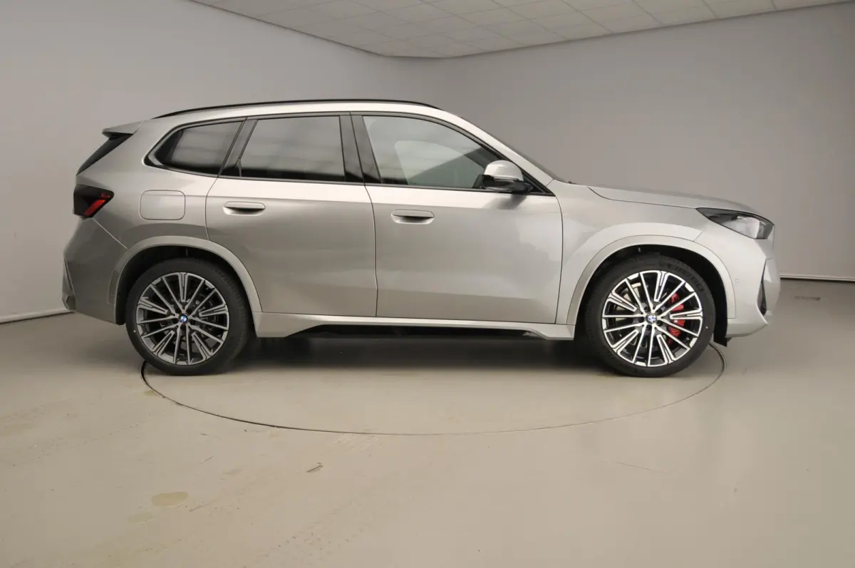 xDrive25e | M-Sportpakket | LED | HUD | Active cruise | Panoramadak | Trekhaak | Stoelverwarming | DAB | Harman-kardon sound | Alu 20 inch