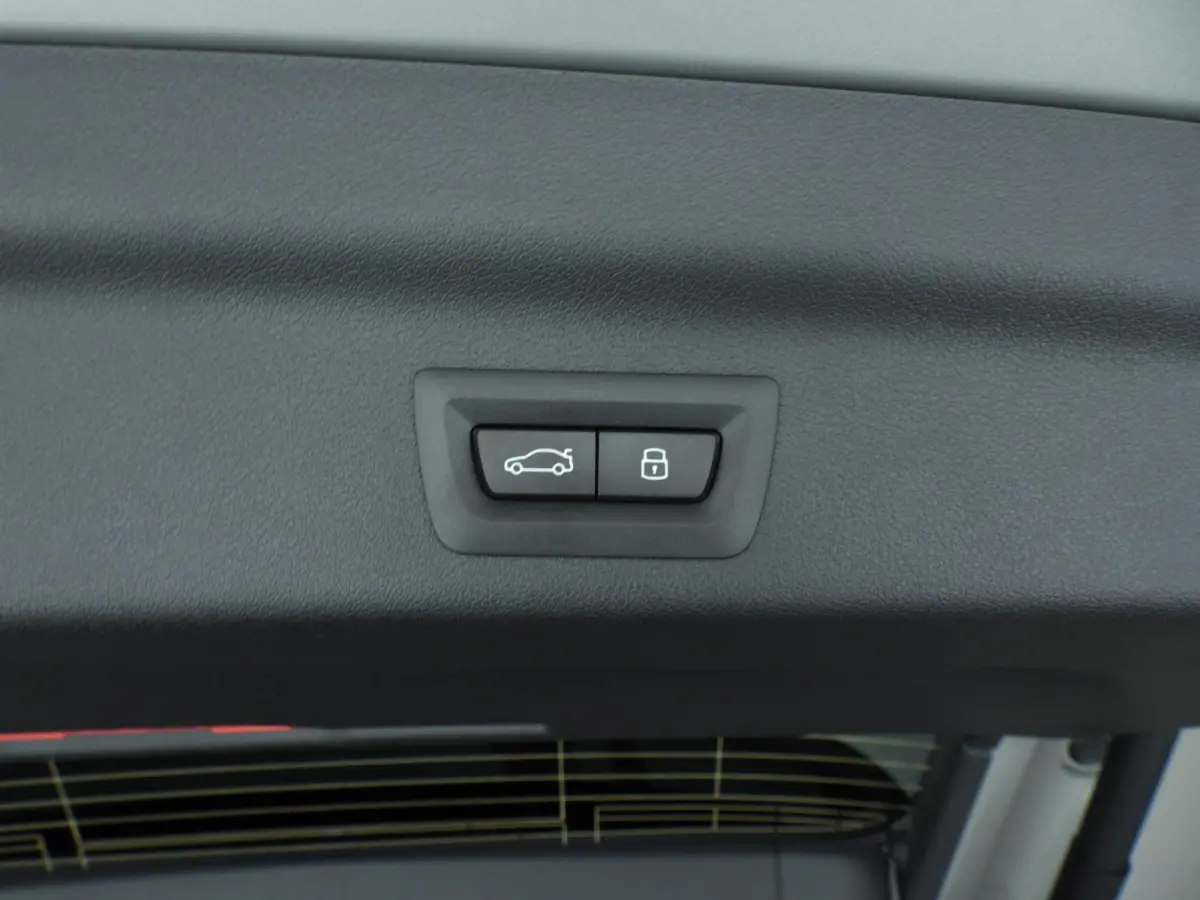 xDrive25e | M-Sportpakket | LED | HUD | Active cruise | Panoramadak | Trekhaak | Stoelverwarming | DAB | Harman-kardon sound | Alu 20 inch