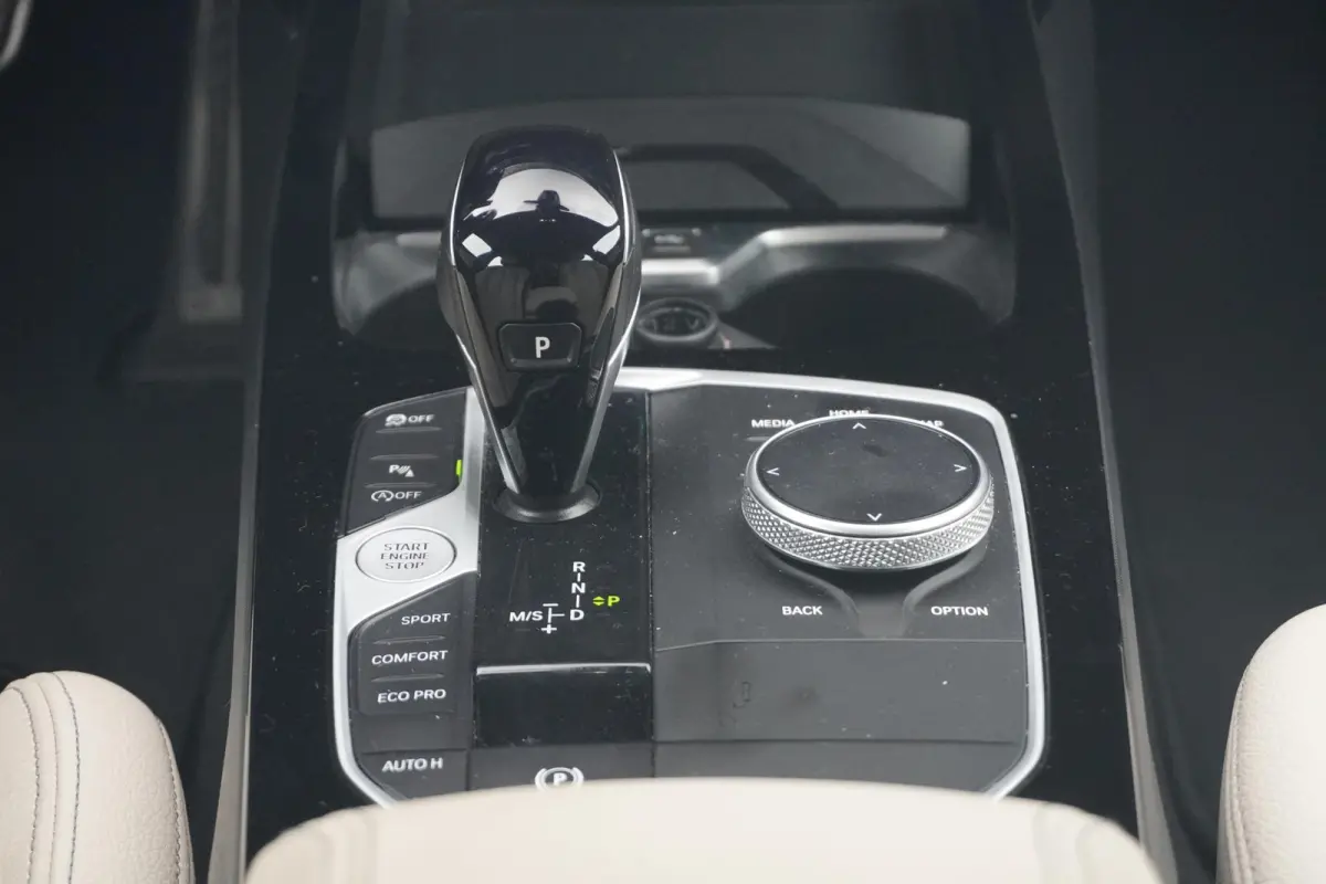 218i | M Sportpakket | Comfort Pack | Hi-Fi | Stuur & Stoelverwarming | Cruise Control