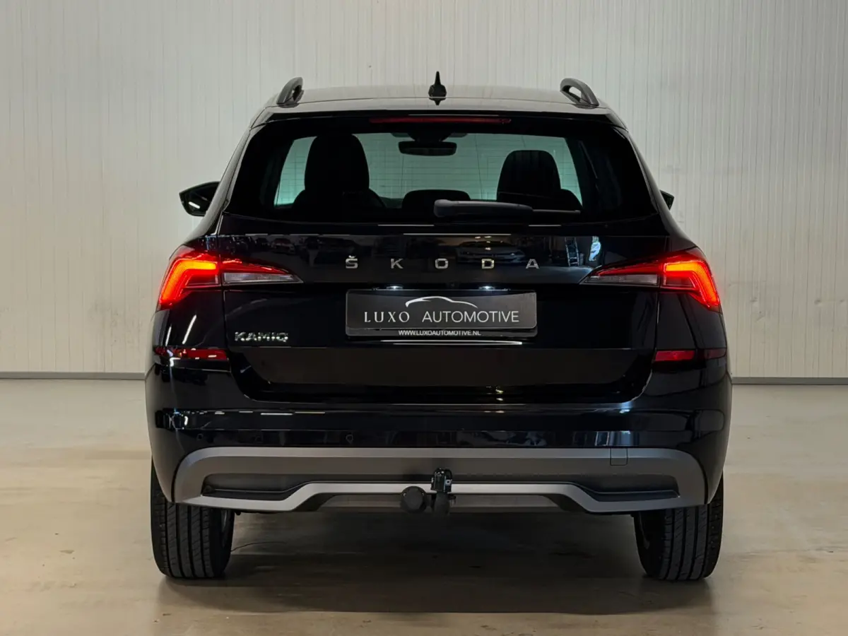 1.0 TSI Sport Business | ACC | CARPLAY | TREKHAAK | AUTOMAAT