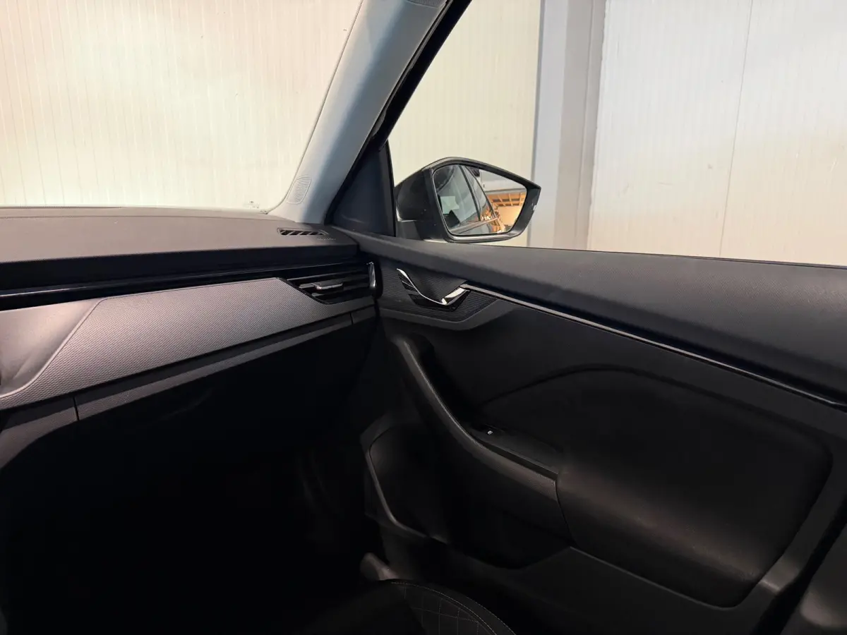 1.0 TSI Sport Business | ACC | CARPLAY | TREKHAAK | AUTOMAAT