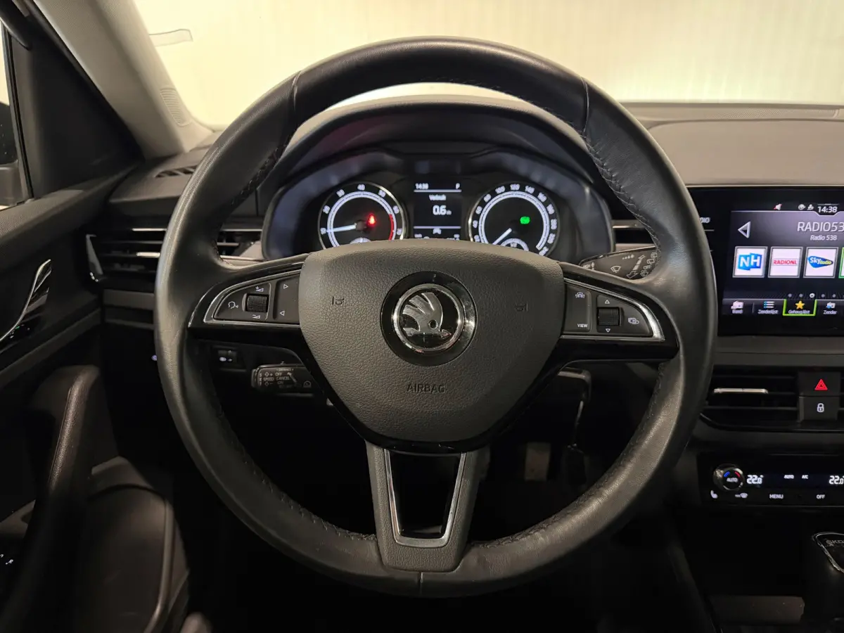 1.0 TSI Sport Business | ACC | CARPLAY | TREKHAAK | AUTOMAAT