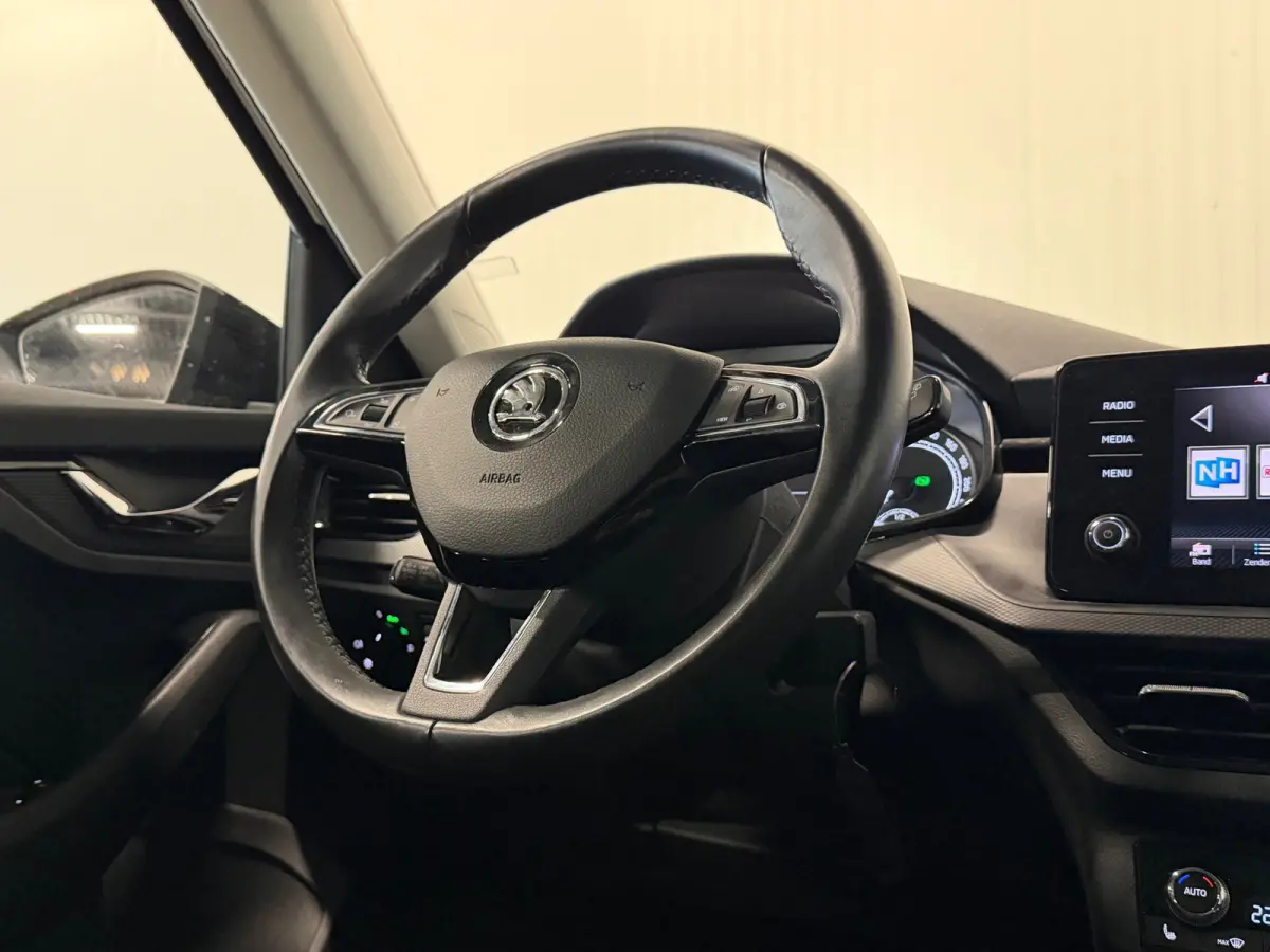 1.0 TSI Sport Business | ACC | CARPLAY | TREKHAAK | AUTOMAAT