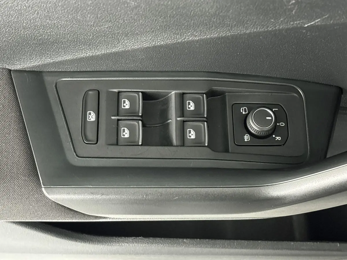 1.0 TSI Style Origineel Nederlands | Trekhaak | Apple Carplay | Android Auto | Parkeersensoren Voor en Achter
