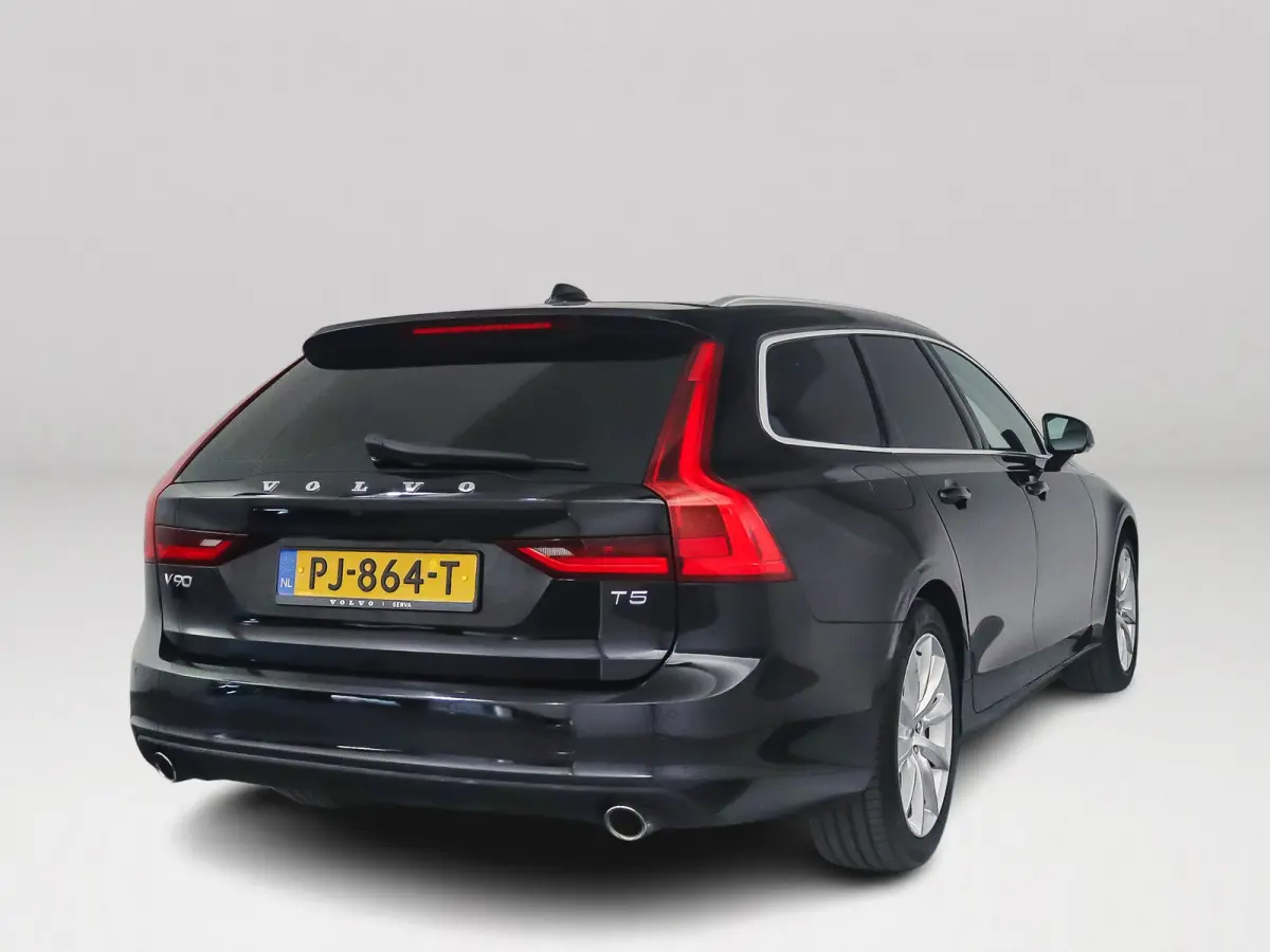 T5 Momentum | Park assist | Stoelverwarming | Cruise control | Navigatie