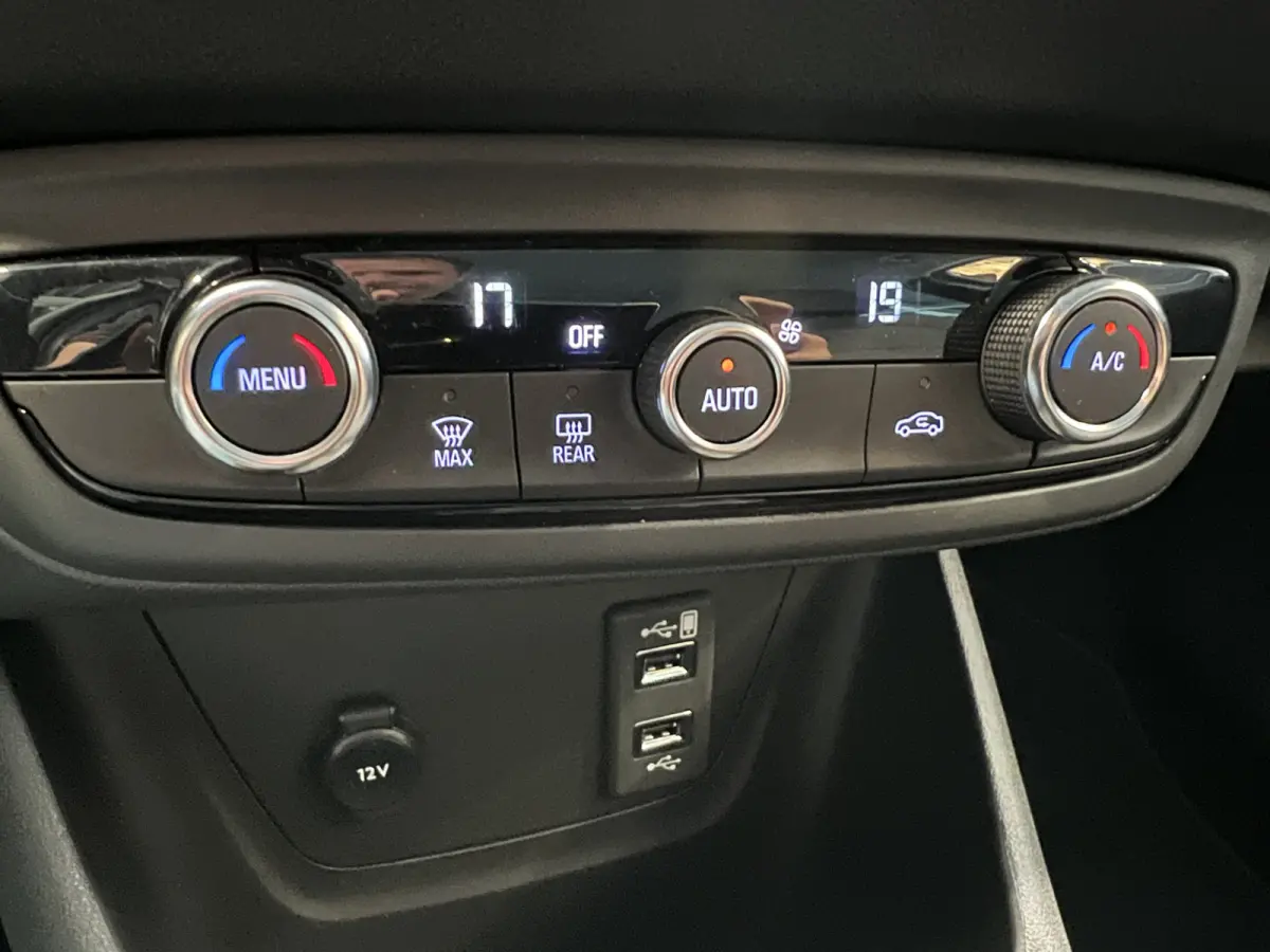1.2 Turbo Elegance | Navigatie/Android/Apple Carplay | LMV16" | Cruise Control | PDC Voor en Achter | Airco | DAB |