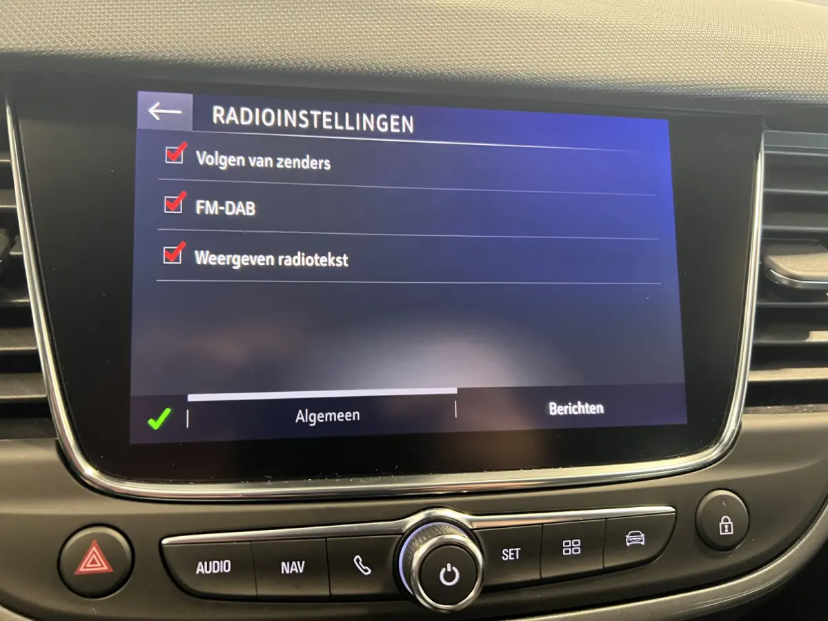 1.2 Turbo Elegance | Navigatie/Android/Apple Carplay | LMV16" | Cruise Control | PDC Voor en Achter | Airco | DAB |