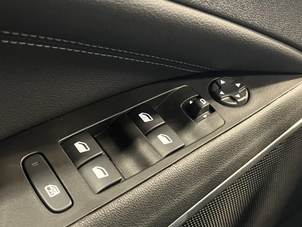 1.2 Turbo Elegance | Navigatie/Android/Apple Carplay | LMV16" | Cruise Control | PDC Voor en Achter | Airco | DAB |
