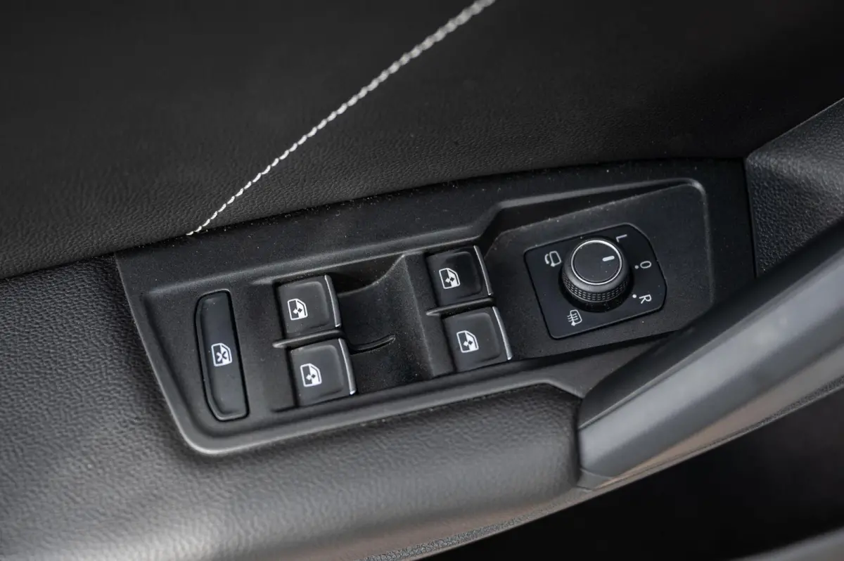 1.4 TSI eHybrid R-Line PANO TREKHAAK ACC STUURVERWARMING