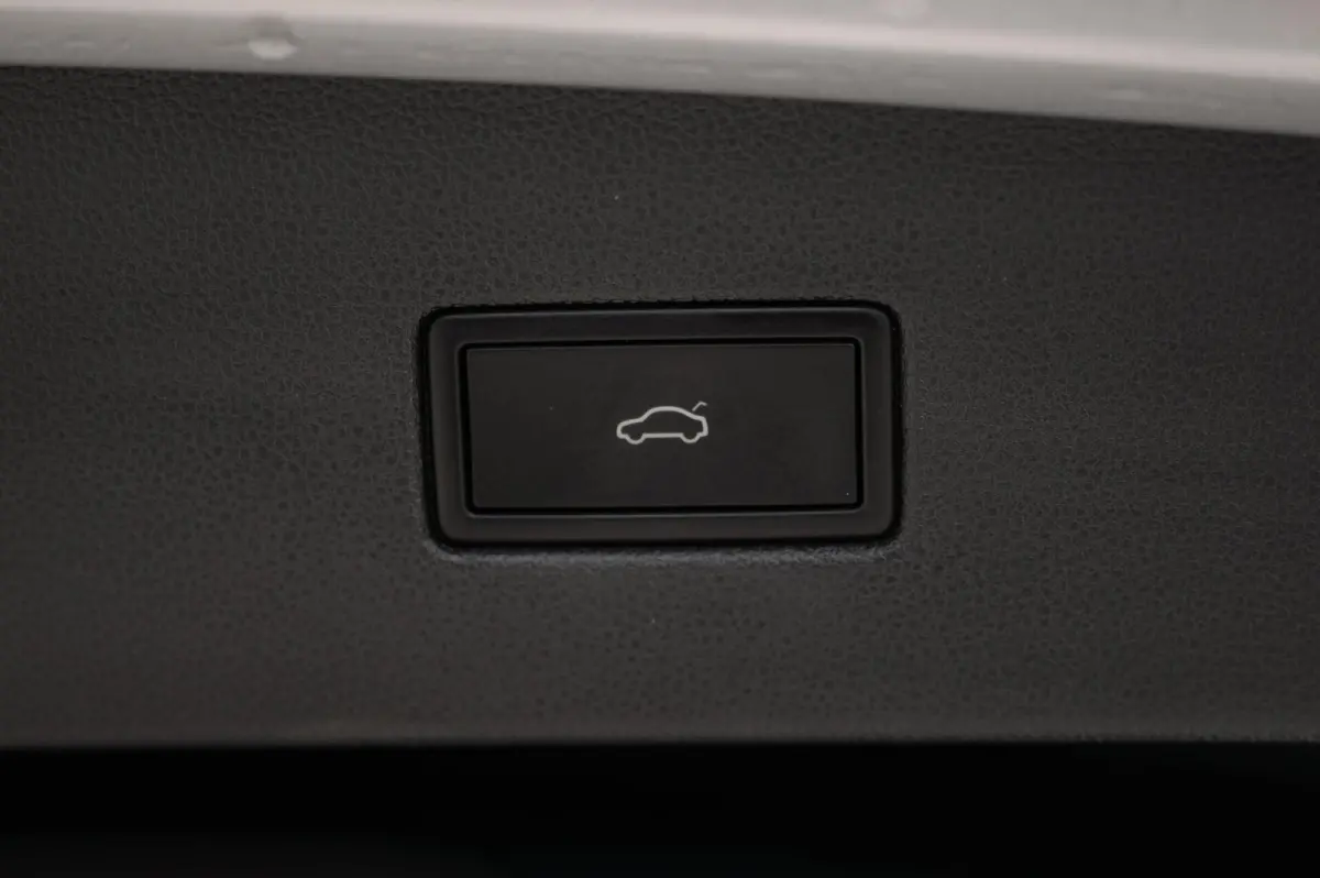 1.4 TSI eHybrid R-Line PANO TREKHAAK ACC STUURVERWARMING