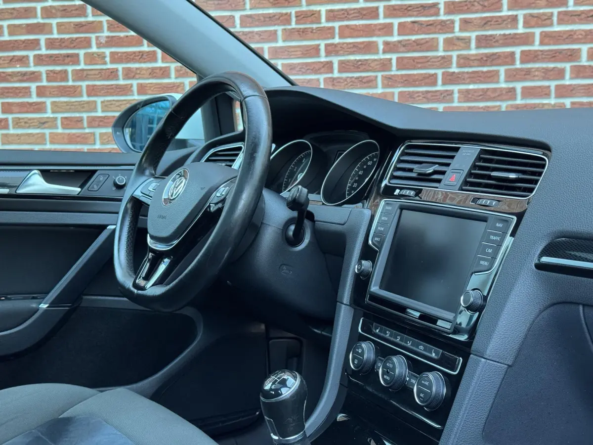 1.2 TSI Highline | Panoramadak | Xenon | Stoelverwarming | Navi/Carplay/Android | Keyles | 1e eigenaar |
