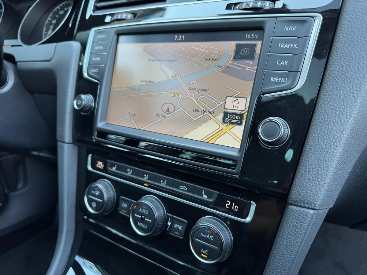 1.2 TSI Highline | Panoramadak | Xenon | Stoelverwarming | Navi/Carplay/Android | Keyles | 1e eigenaar |