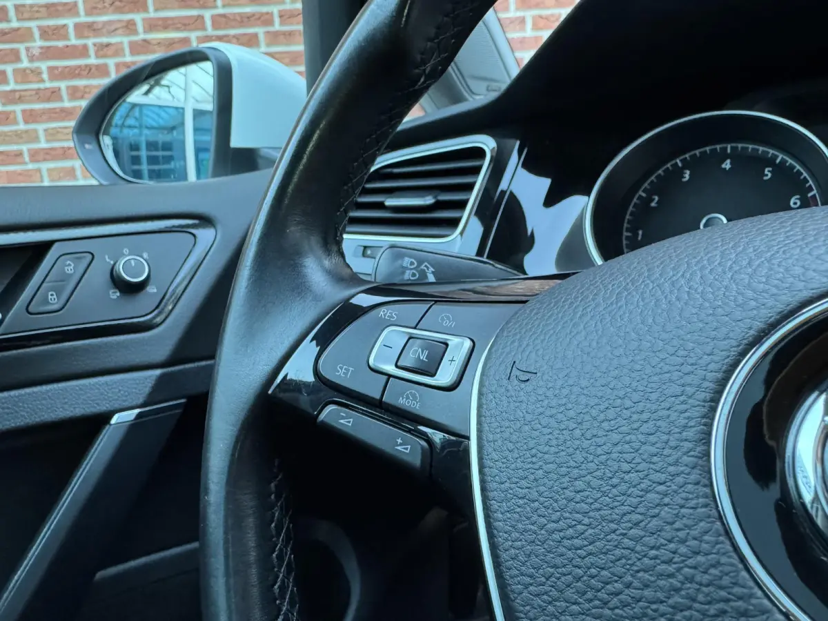 1.2 TSI Highline | Panoramadak | Xenon | Stoelverwarming | Navi/Carplay/Android | Keyles | 1e eigenaar |
