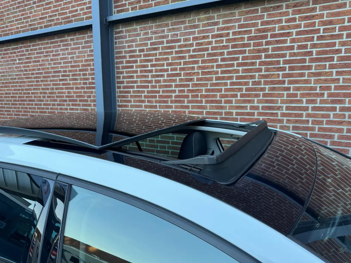 1.2 TSI Highline | Panoramadak | Xenon | Stoelverwarming | Navi/Carplay/Android | Keyles | 1e eigenaar |